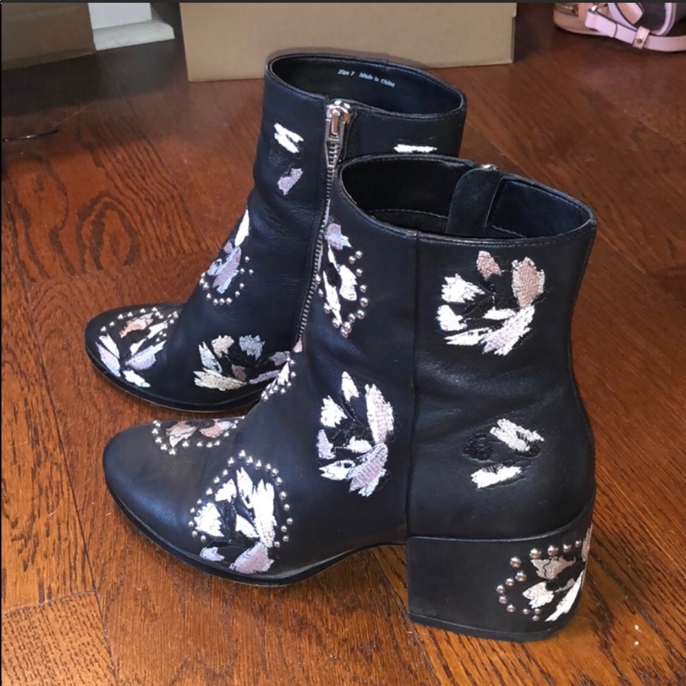 Floral print boots